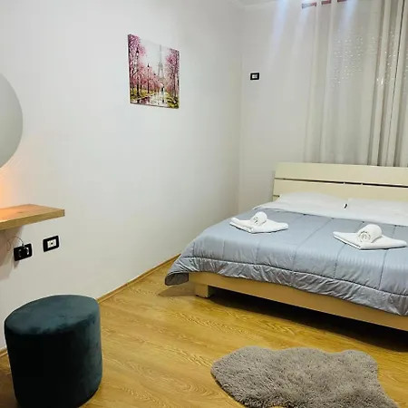 - Apartamento Tirana