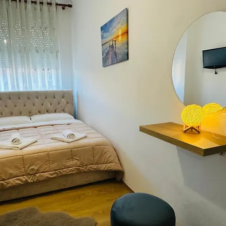 - Apartamento *